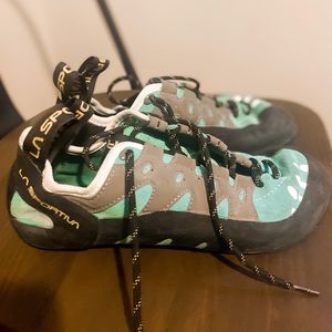 LA SPORTIVA WOMENS BOULDERING SHOES SIZE 8.5